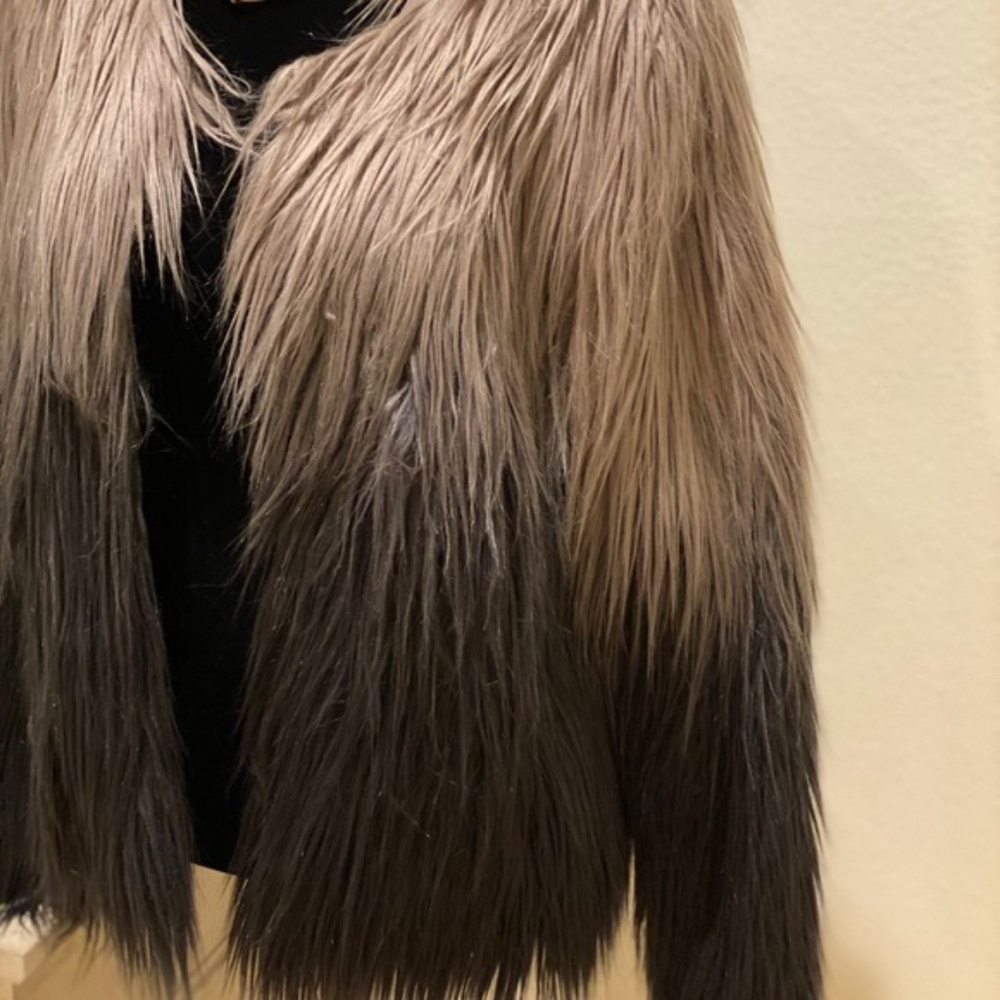 Gray Black Ombre Vintage Faux Fur Jacket Coat - by Unreal Fur, Size M, RARE - Picture 2 of 5